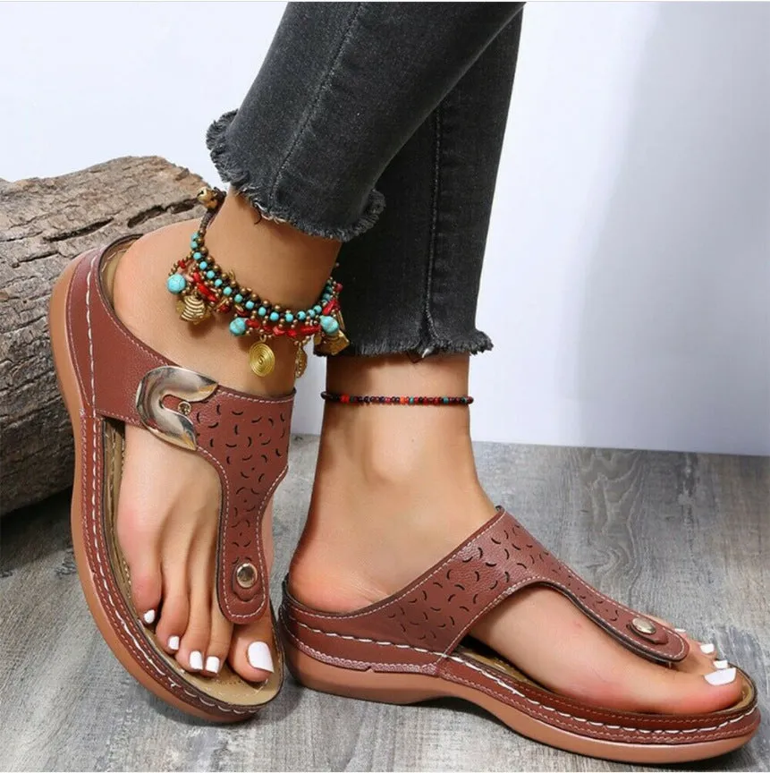2022 Summer New Women's Metal Decor Feature Pattern Wedge Flip-Flops