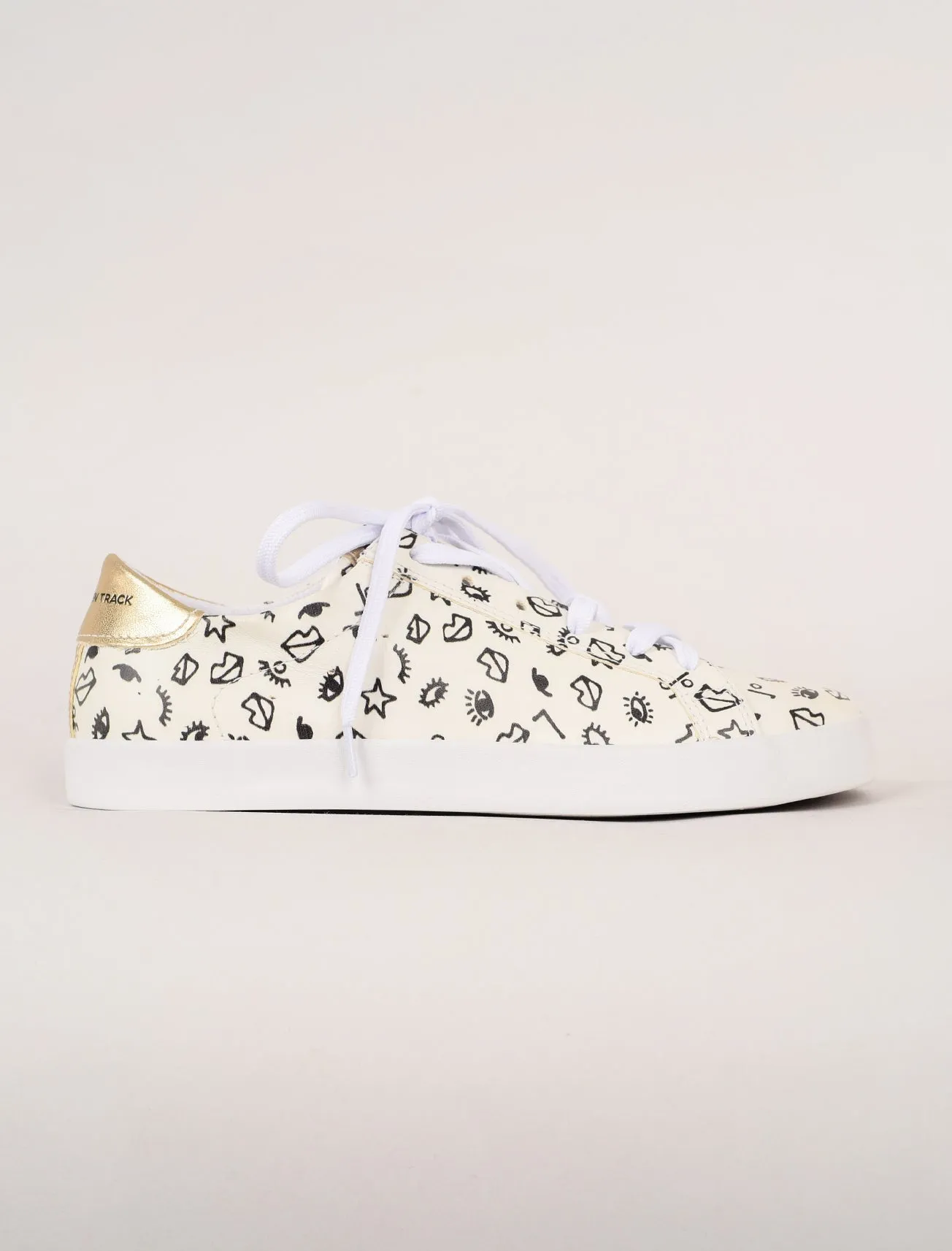 Court Wink Sneakers, White/Gold