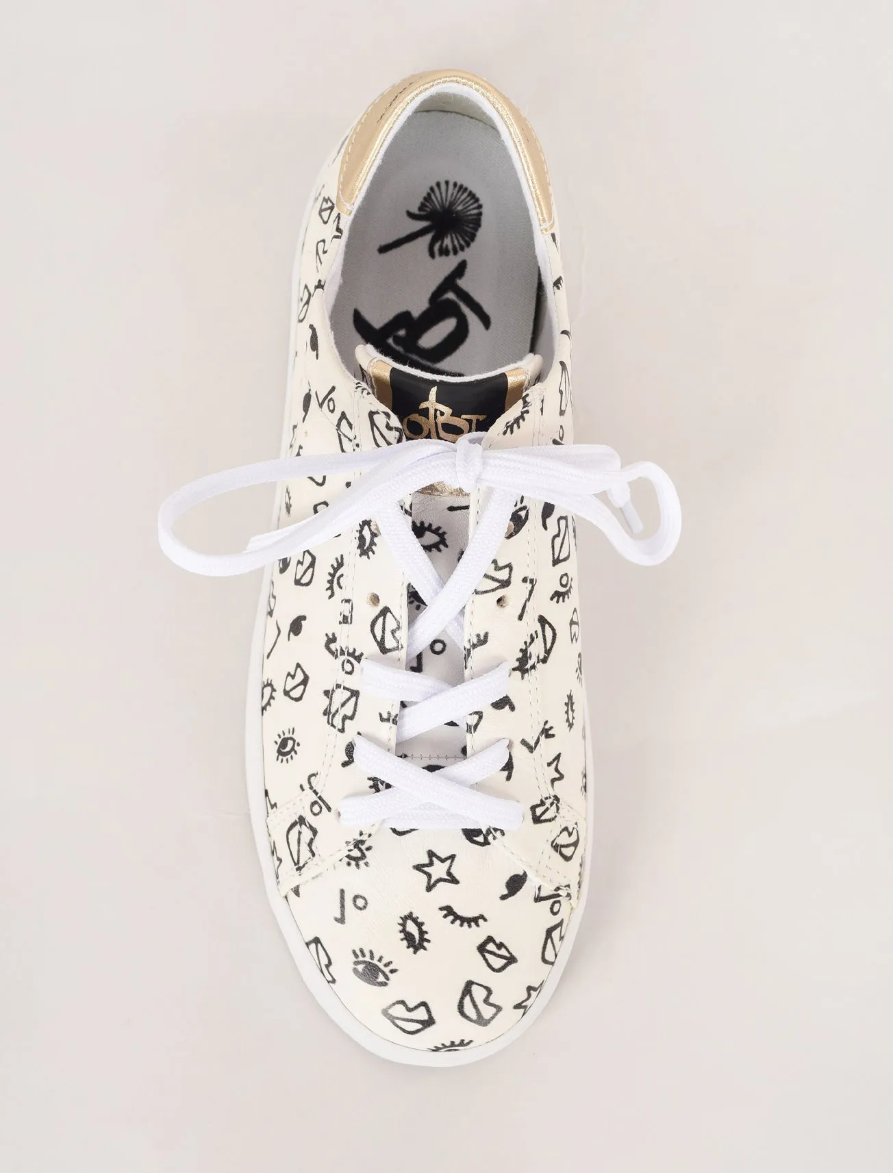 Court Wink Sneakers, White/Gold